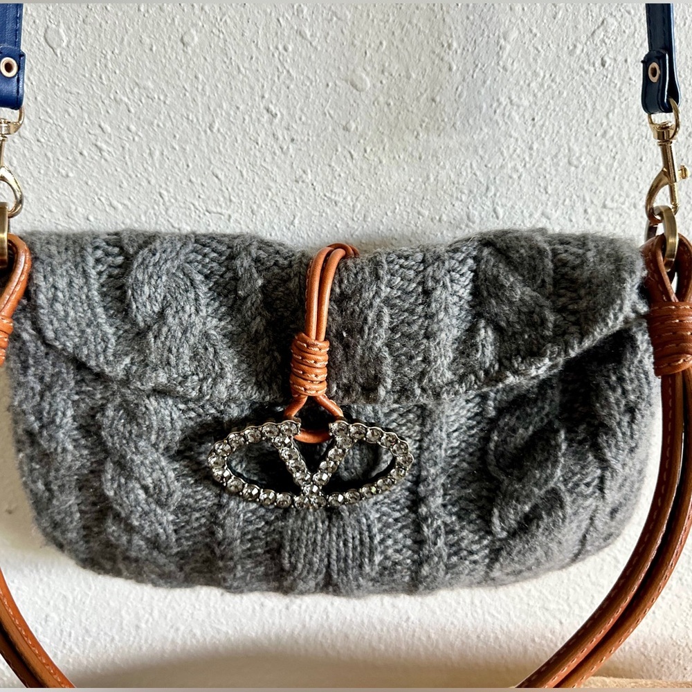 ππ SOLD ππCashmere Knit Bag V LOGO in Crystals sold on another platform - Picture 9 of 14